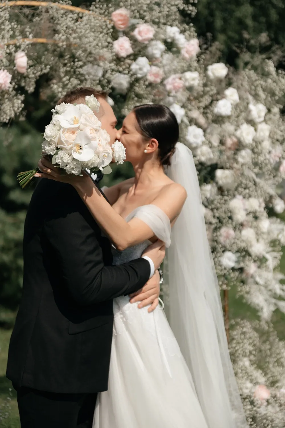 Мостик на озере для фотосессий и рыбалки